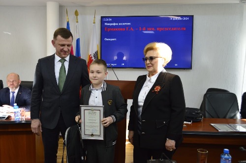 Воспитанник Культурно-Просветительского центра им. О.Туманяна Артём Аванесян был награжден Благодарственным письмом на Заседании городской Думы Краснодара