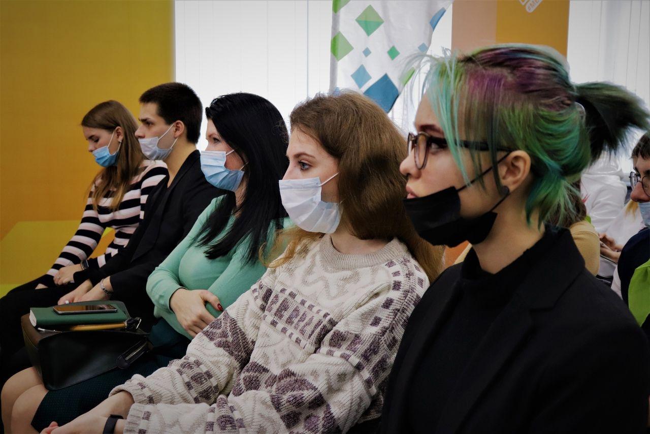 Волонтёрский центр «Добрые сердца» в лице руководителя Ашота Алтуняна, на итоговой встрече добровольческих организаций города Краснодара с начальником Управления по делам молодежи.