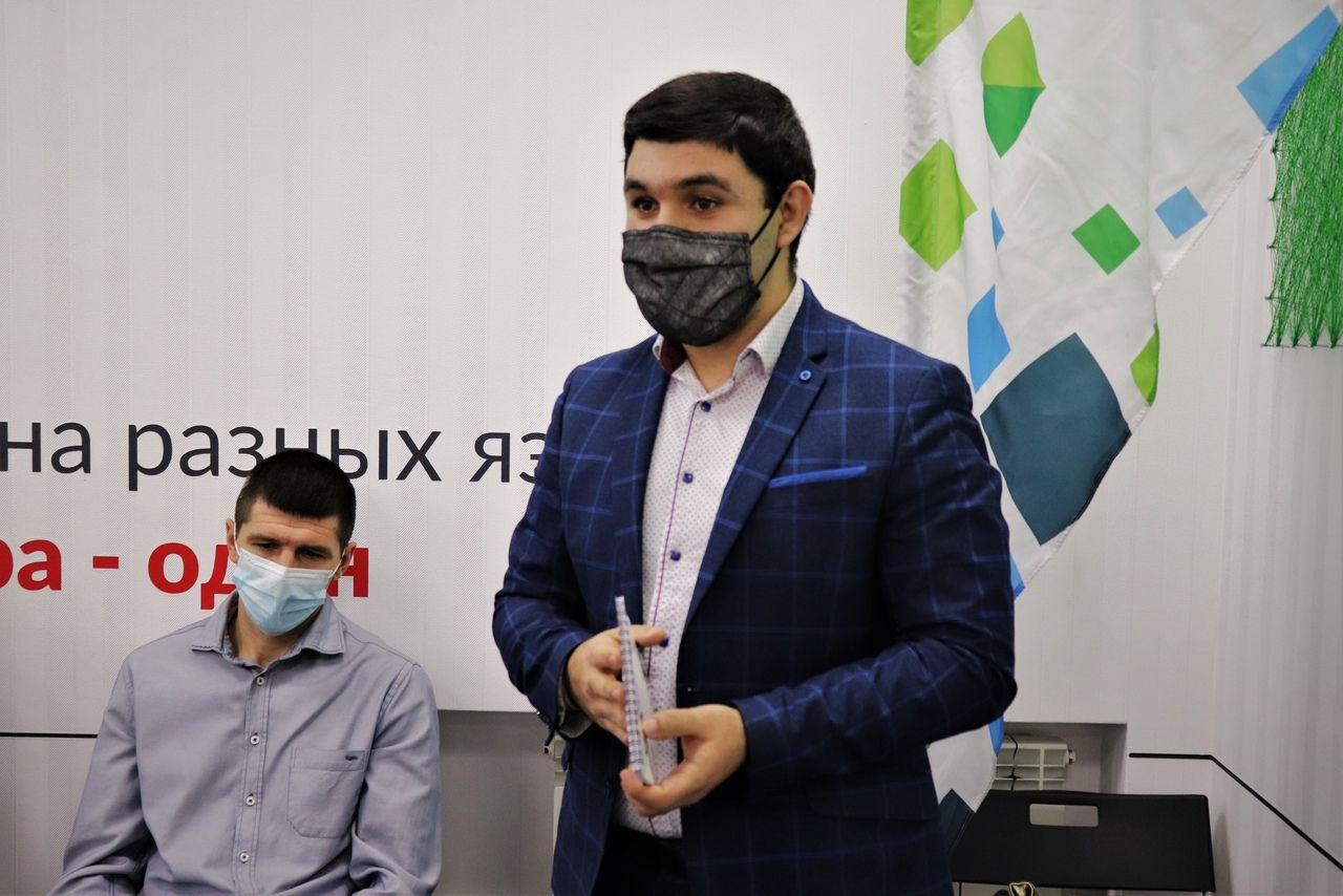 Волонтёрский центр «Добрые сердца» в лице руководителя Ашота Алтуняна, на итоговой встрече добровольческих организаций города Краснодара с начальником Управления по делам молодежи.