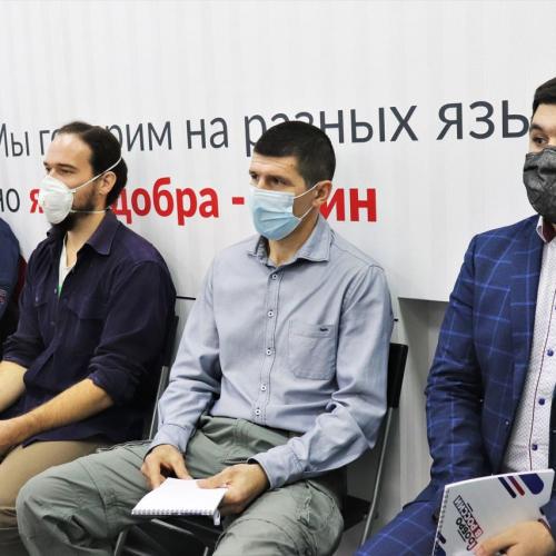 Волонтёрский центр «Добрые сердца» в лице руководителя Ашота Алтуняна, на итоговой встрече добровольческих организаций города Краснодара с начальником Управления по делам молодежи.