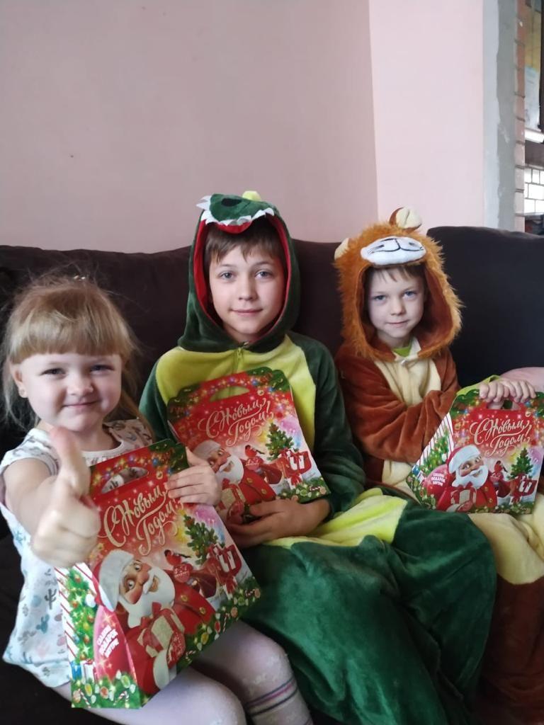 Новогодние поздравления от Армянского благотворительного общества и Культурной Автономии для детей из различных организаций