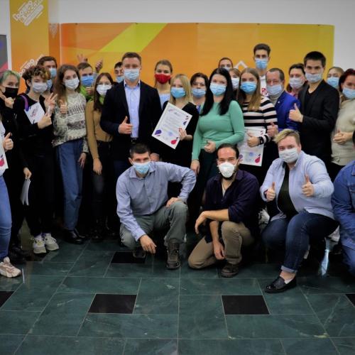 Волонтёрский центр «Добрые сердца» в лице руководителя Ашота Алтуняна, на итоговой встрече добровольческих организаций города Краснодара с начальником Управления по делам молодежи.