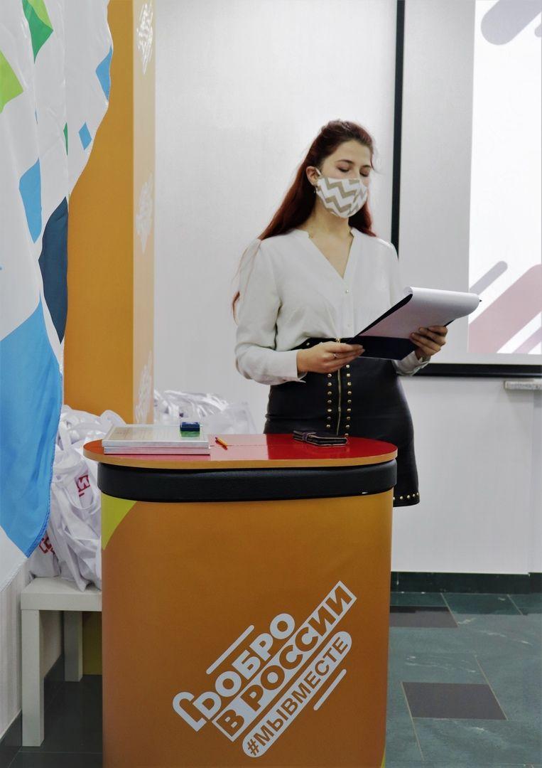 Волонтёрский центр «Добрые сердца» в лице руководителя Ашота Алтуняна, на итоговой встрече добровольческих организаций города Краснодара с начальником Управления по делам молодежи.